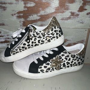 VINTAGE HAVANA size 5.5, fits a 6